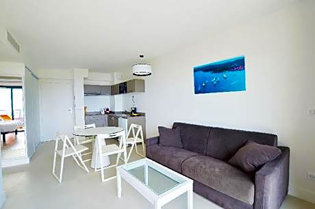 Family Apartment with Side Sea View