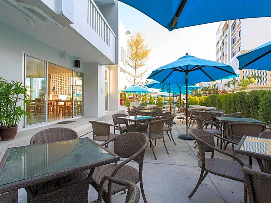 Recenta Phuket Suanluang by Deevana