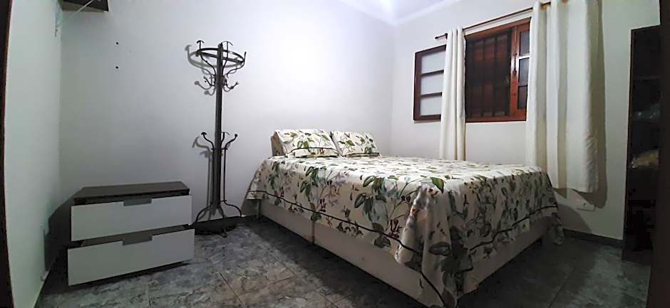 Caso em condomínio com lago, serra, campo e mar