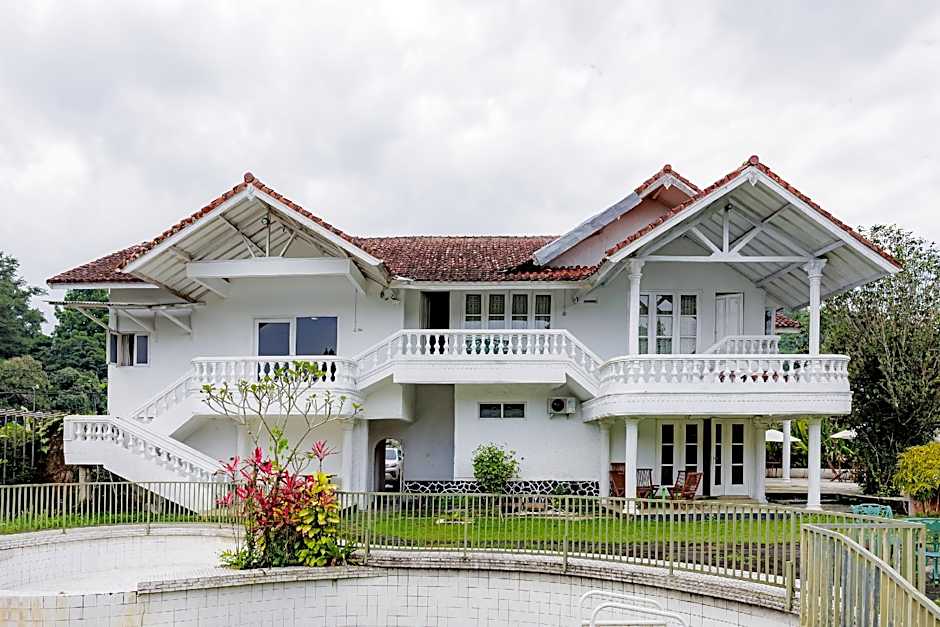 RedDoorz Plus @ Megamendung Puncak 2