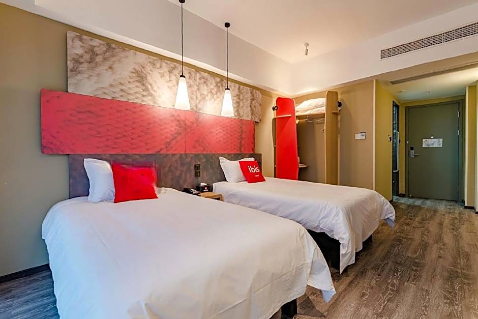 ibis Weihai Oriental New Ground  Hotel