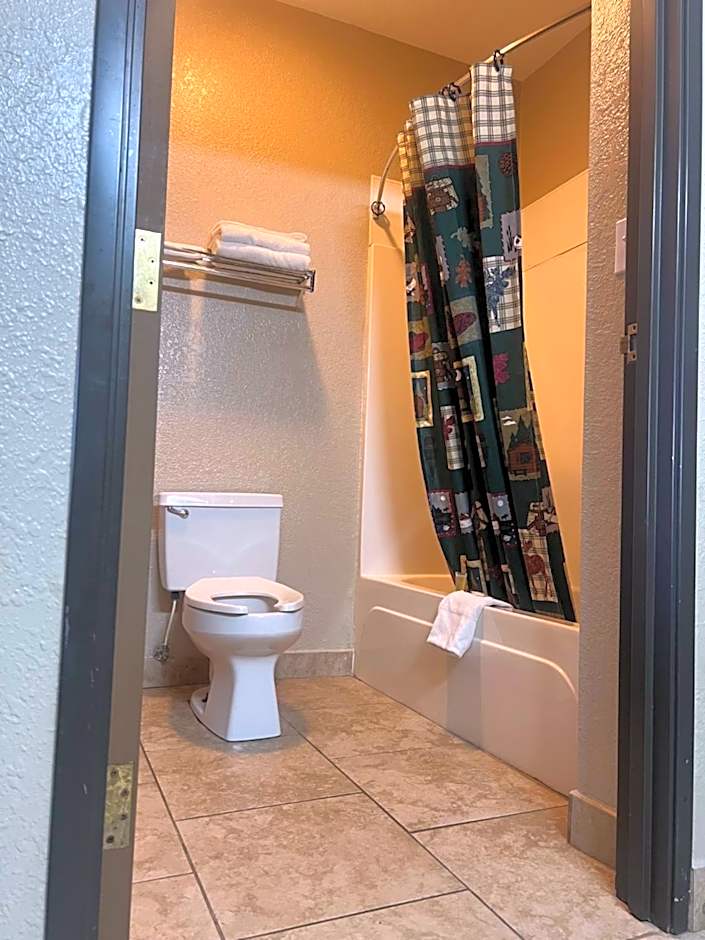 Booneslick Lodge - Neosho