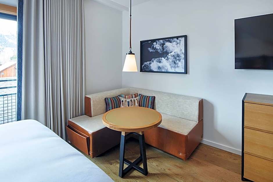 The Cloudveil, Autograph Collection