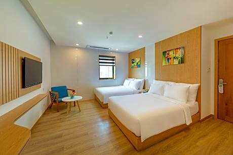 Premier Twin City View Room with Bathtub