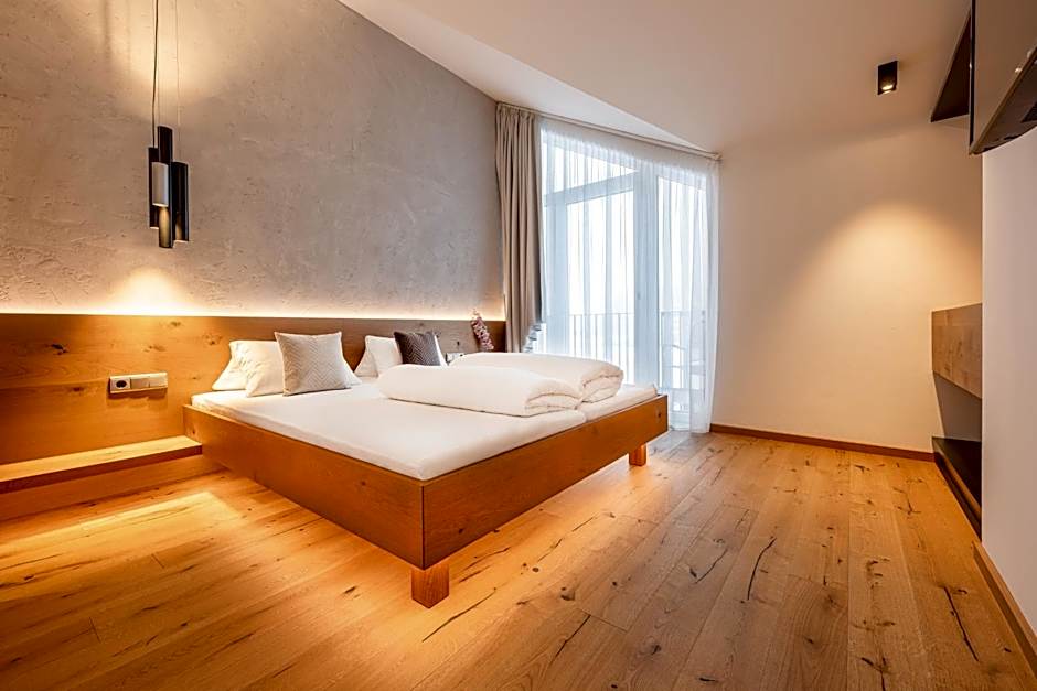 Max Mountain Apartments