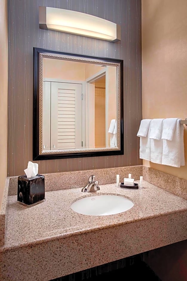Courtyard By Marriott Hartford Windsor Airport