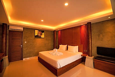 Deluxe King Suite