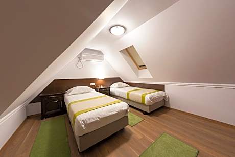 Double Room with Extra Bed - Attic