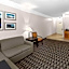 La Quinta Inn & Suites by Wyndham Deer Park
