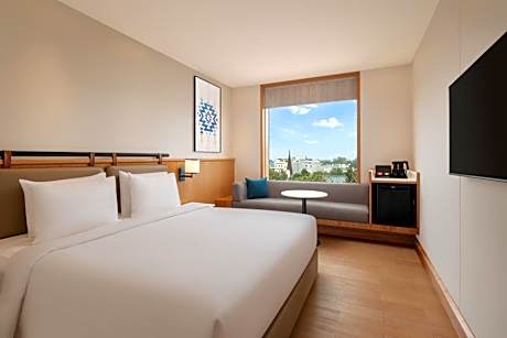 Fairfield King Suite x INR 300 Meal Credit