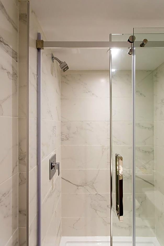 16 Studio Apartment-Hotel in Little Italy by Den Stays