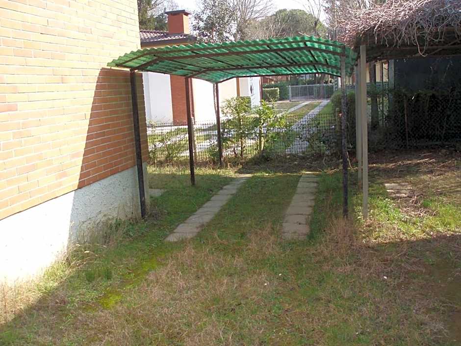 Nice flat with garden and parking