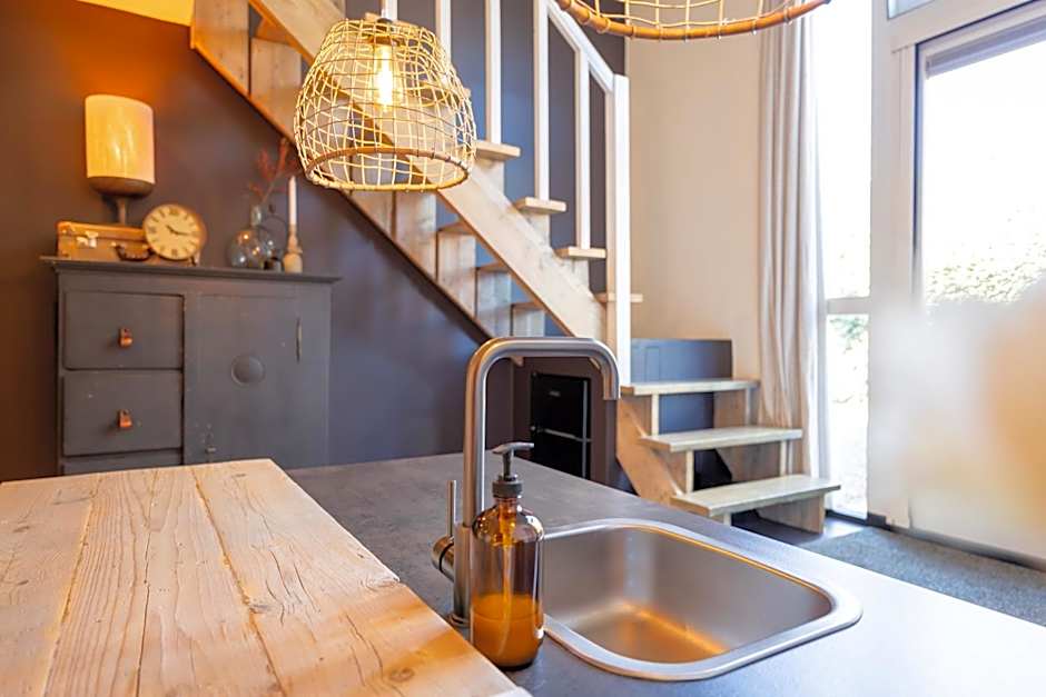 Thús yn Hantum Vakantiehuisje met hottub in Friesland