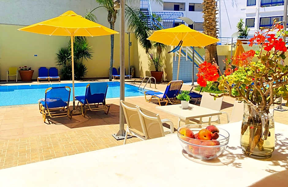 Kassavetis Center - Hotel Studios & Apartments