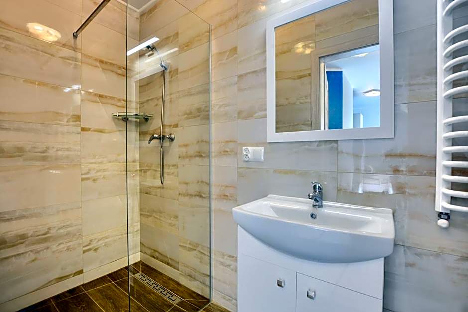 Jaworina- Apartamenty, Domki i Pokoje