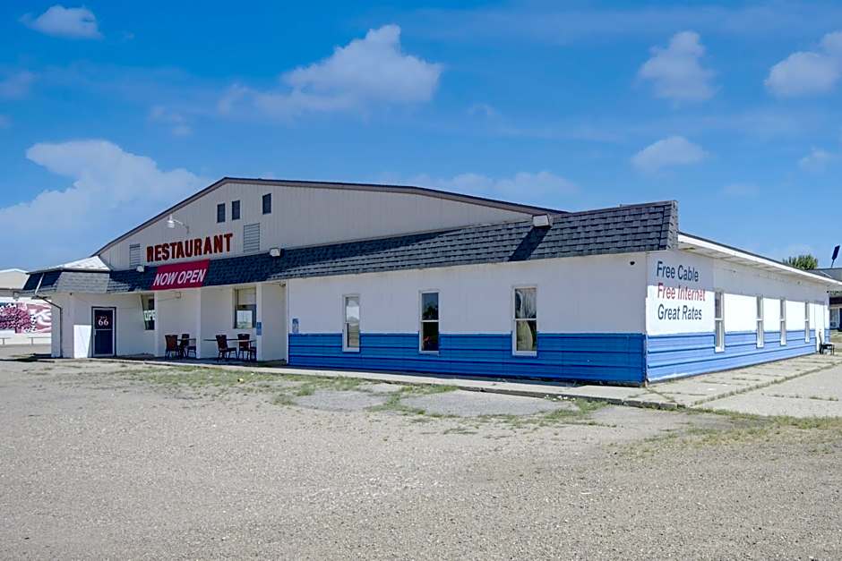 First Inn By OYO Quinter Hwy 70