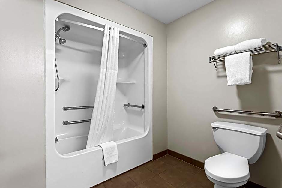 Super 8 by Wyndham Valdosta/Conf Center Area