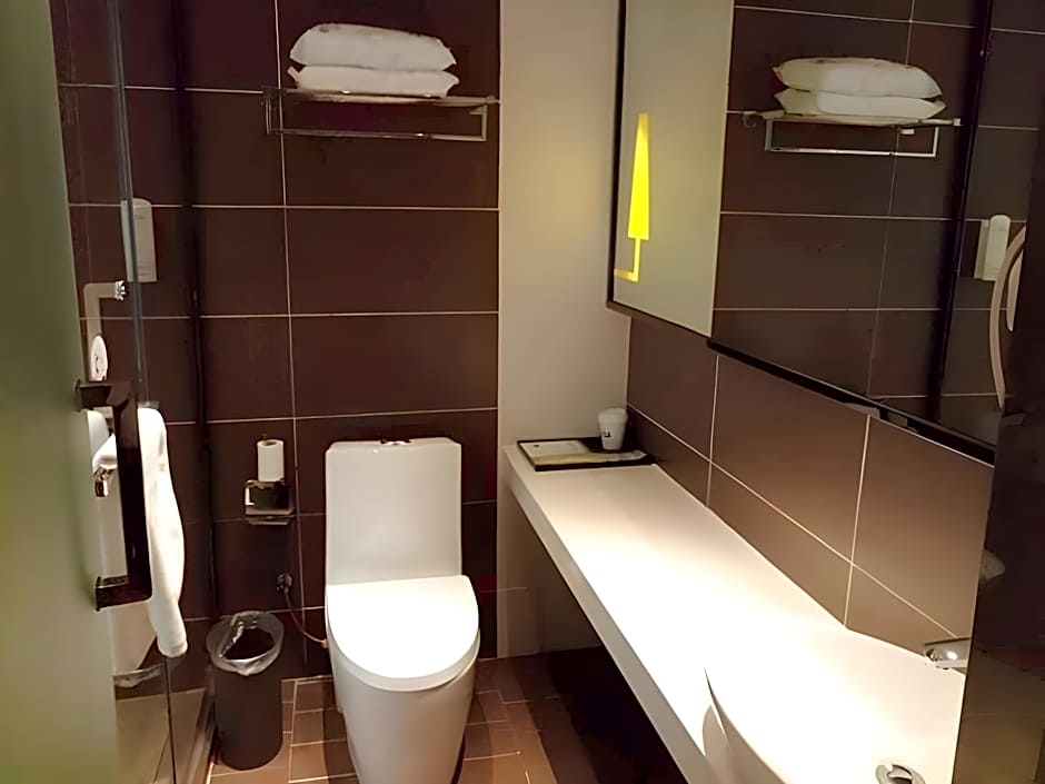 IU Hotel Yulin Zhonggang RT Mart