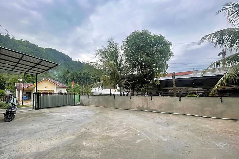 RedDoorz near Kantor Bupati Tapanuli Tengah Aek Tolang