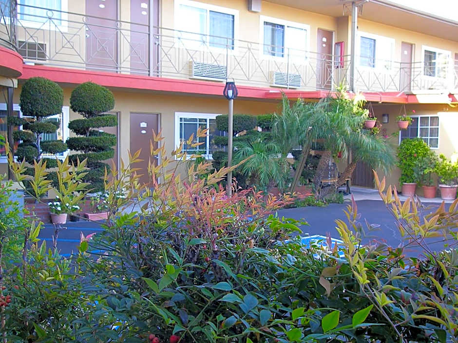 Fullerton Lodge