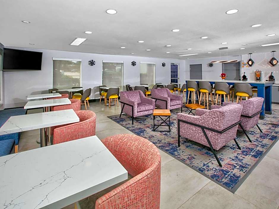 La Quinta Inn & Suites by Wyndham Las Colinas