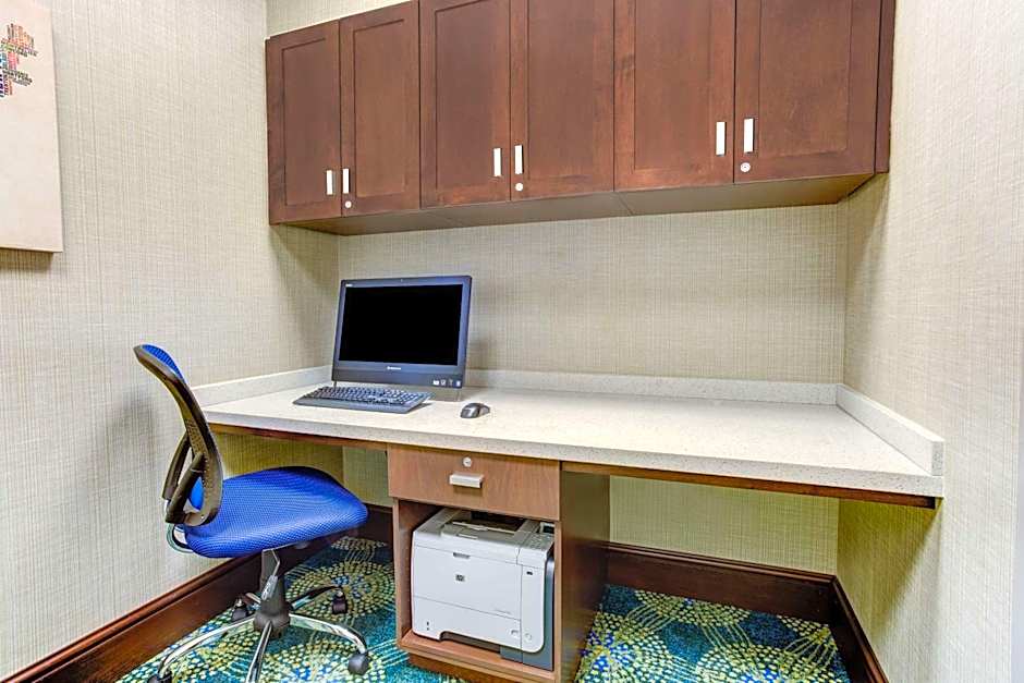 Hampton Inn By Hilton And Suites Manchester