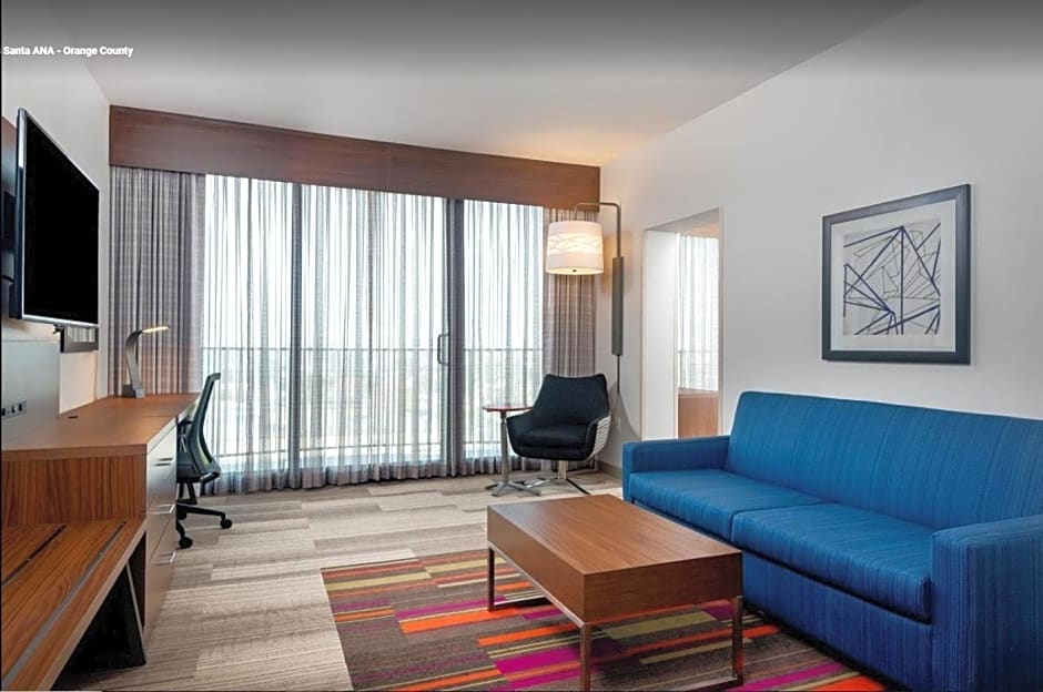 Holiday Inn Express & Suites Santa Ana - Orange County By IHG
