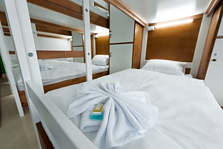 Bed In Dormitory Capacity 8 With Shared Bathroom