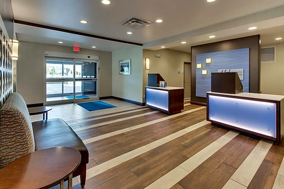 Holiday Inn Express & Suites Cheektowaga North East By IHG