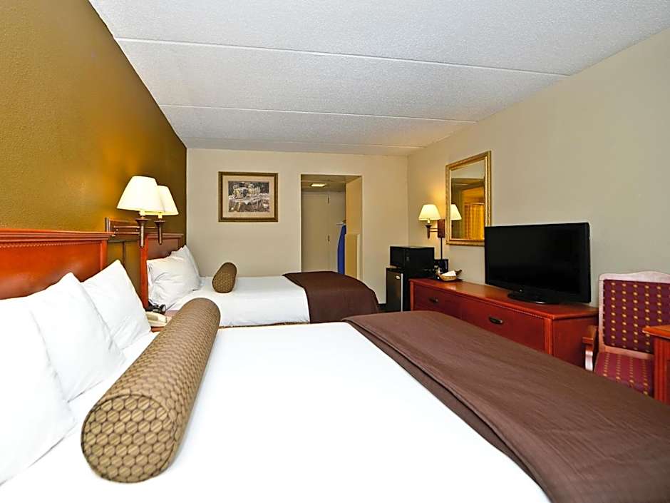 Ramada Hotel & Conference Center by Wyndham Plymouth