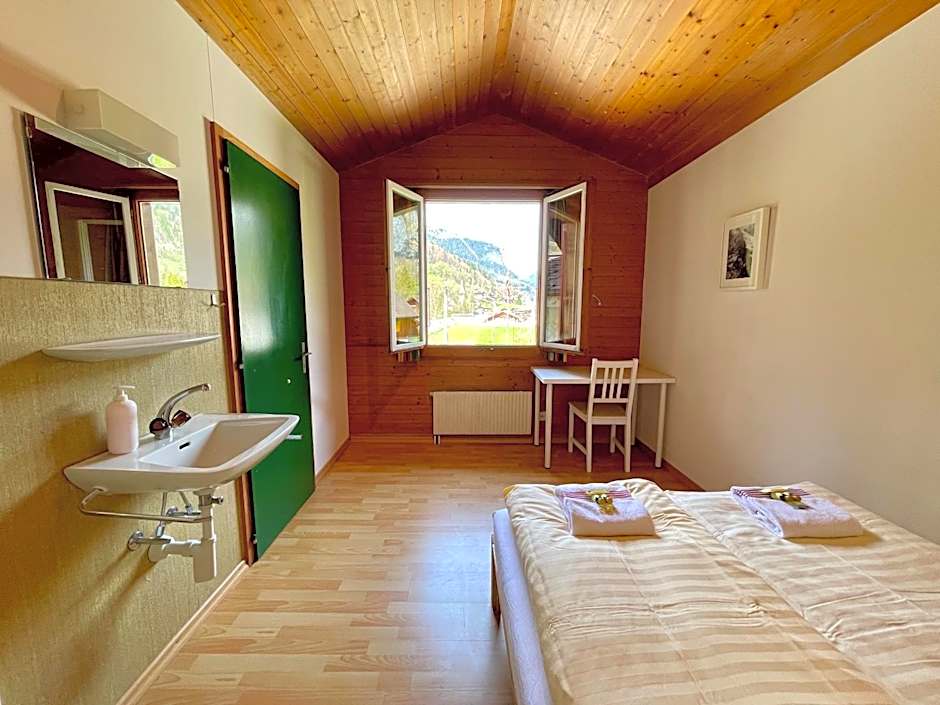 Alpine Base Hostel - Adults only