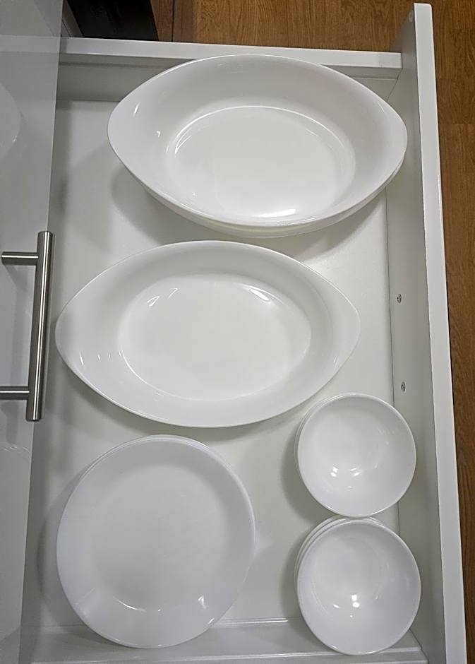 CEDAR Double Room with attached private Bathroom and Balcony in Toronto, ON, Canada