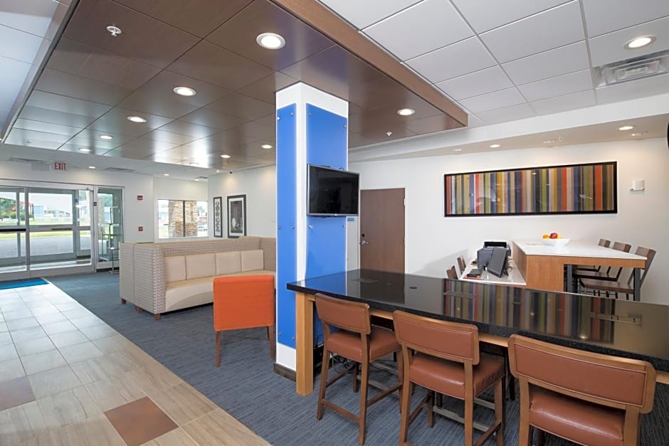 Holiday Inn Express & Suites La Porte