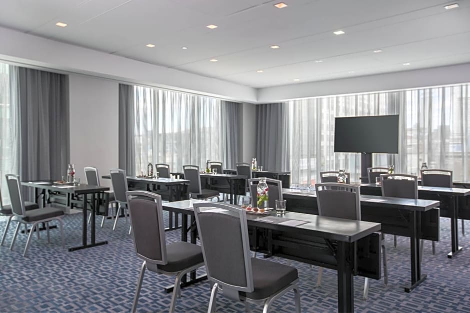 Renaissance Boston Waterfront Hotel
