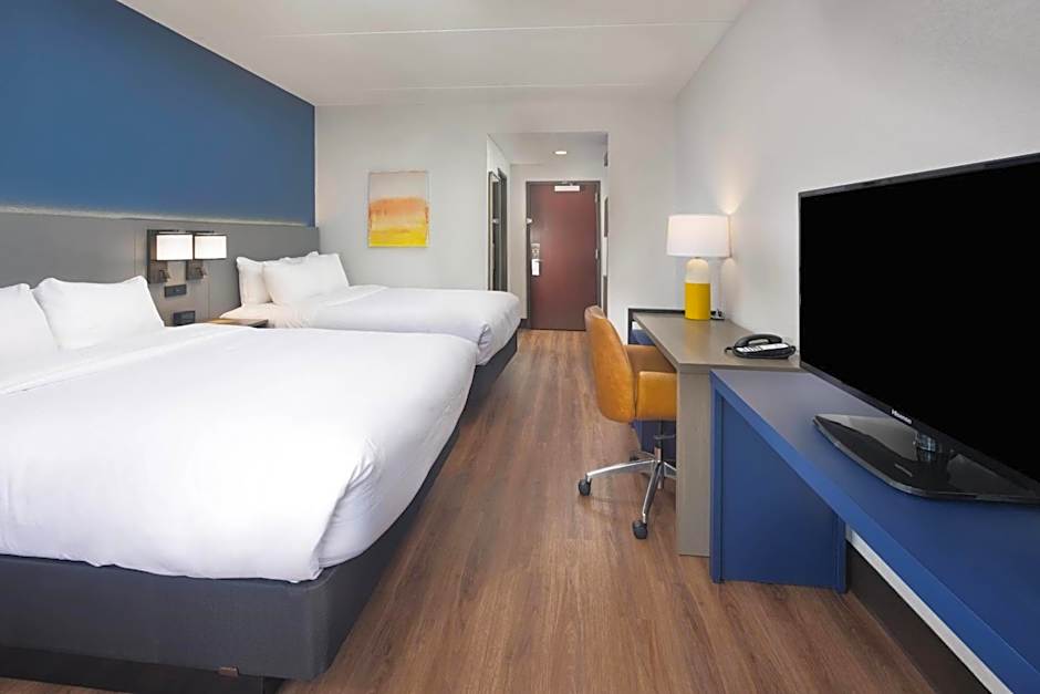 Comfort Suites Outlet Center