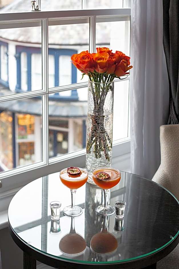 One Warwick Park Hotel