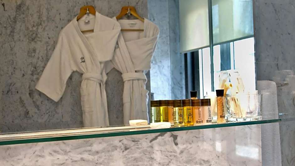 725 Continental Hotel