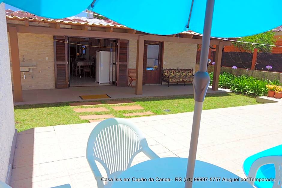 Casa ÍSIS de aluguel por temporada em Capão da Canoa com piscina