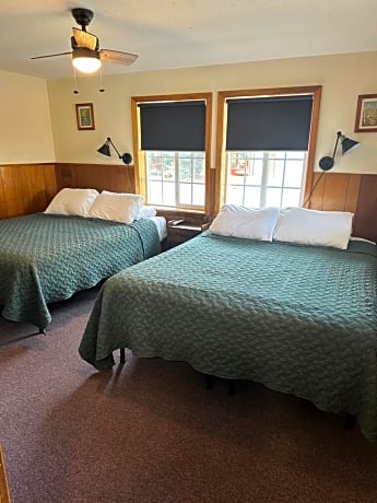 Deluxe Queen Room with Two Queen Beds