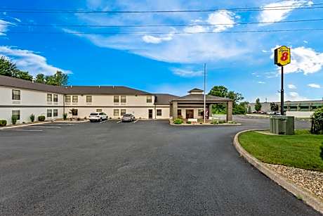 Super 8 by Wyndham Bellefontaine