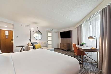 King Corner Room with Walk-in Shower