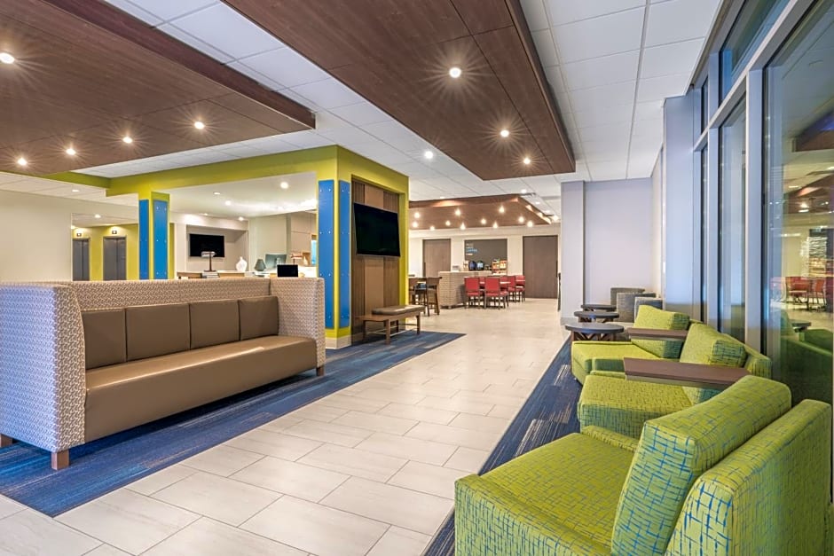 Holiday Inn Express and Suites Lake Havasu London Bridge By IHG