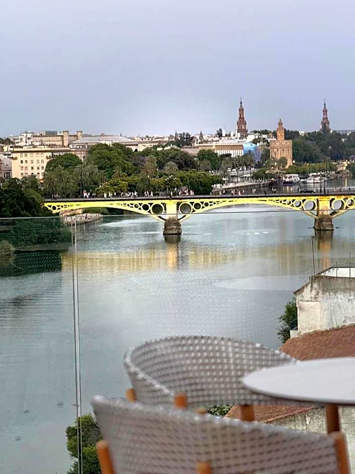 Ribera De Triana Hotel