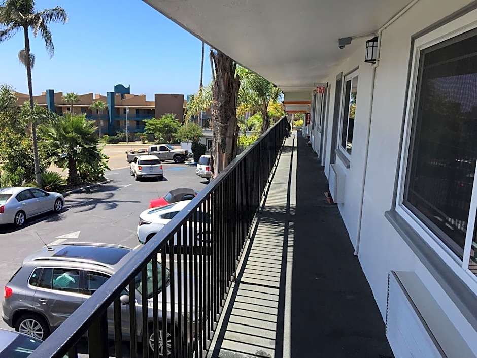 Harbor Inn & Suites Oceanside