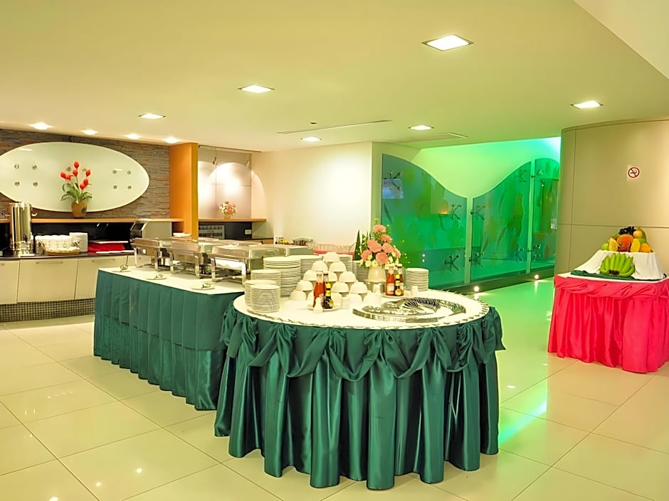 Mayflower Grande Hotel