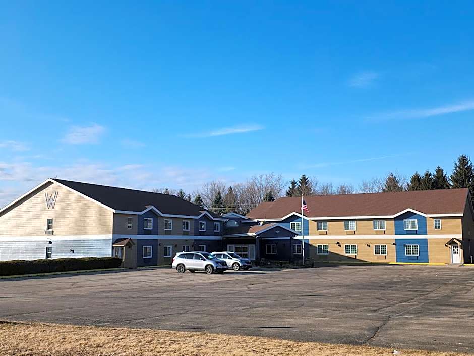 AmericInn by Wyndham Lake Mills