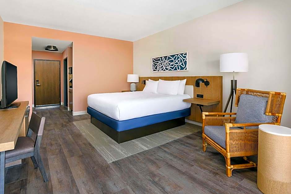 Photo 1 of 4 of Gulf 1 King Bed, Hearing/Mobility Accessible, Balcony