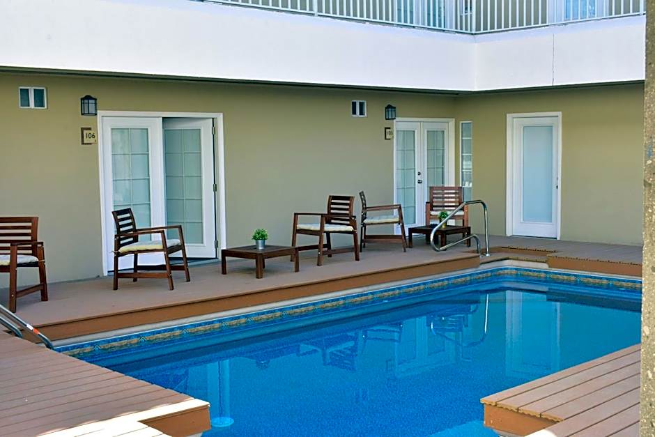 California Comfort & Suites