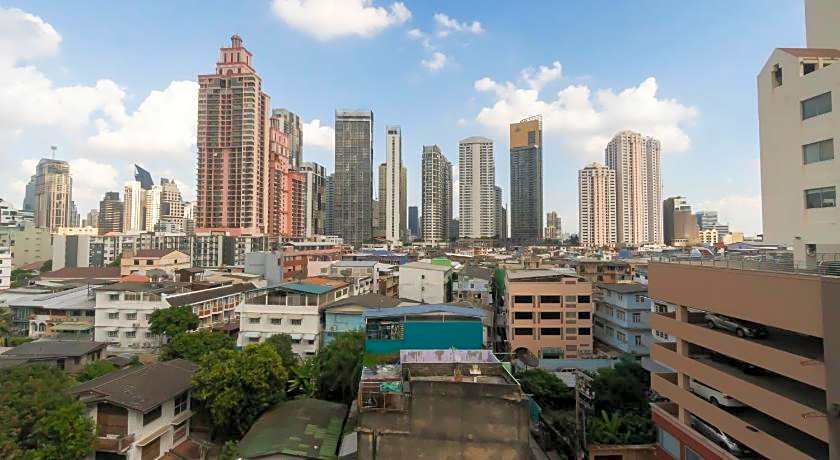 Spark Hotel - MRT Queen Sirikit