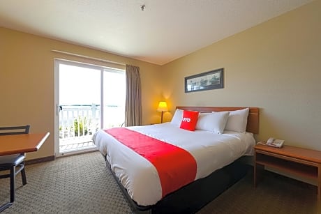 king room with balcony - ocean view (pet friendly)
